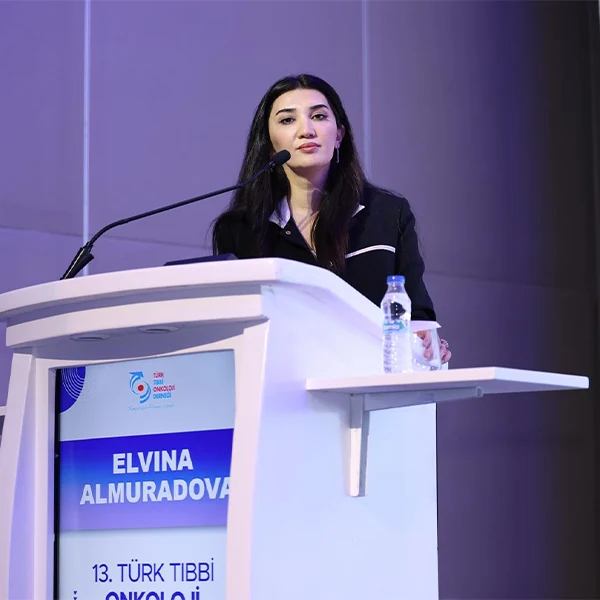 Assoc. Prof. Dr. Elvina Almuradova presenting at an oncology congress